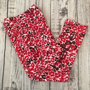 bebe Red Pink Black and White Floral Capri. Size Medium. EUC